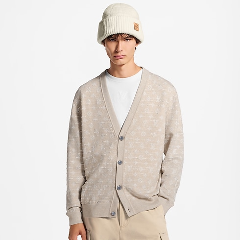 Monogram Cardigan in ผู้ชาย's เสื้อผ้า เสื้อผ้าสำหรับผู้ชาย collections by Louis Vuitton (การย่อ/ขยายผลิตภัณฑ์)