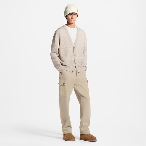 Monogram Cardigan in ผู้ชาย's เสื้อผ้า เสื้อผ้าสำหรับผู้ชาย collections by Louis Vuitton (การย่อ/ขยายผลิตภัณฑ์)