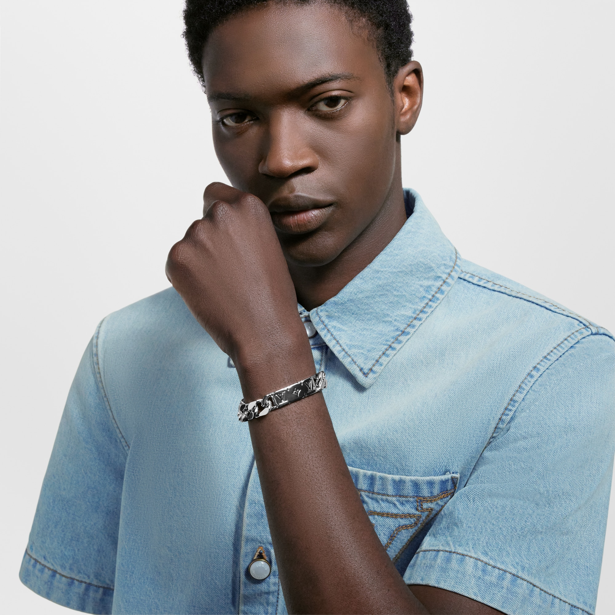 สร้อยข้อมือ Monogram Chain . in ผู้ชาย