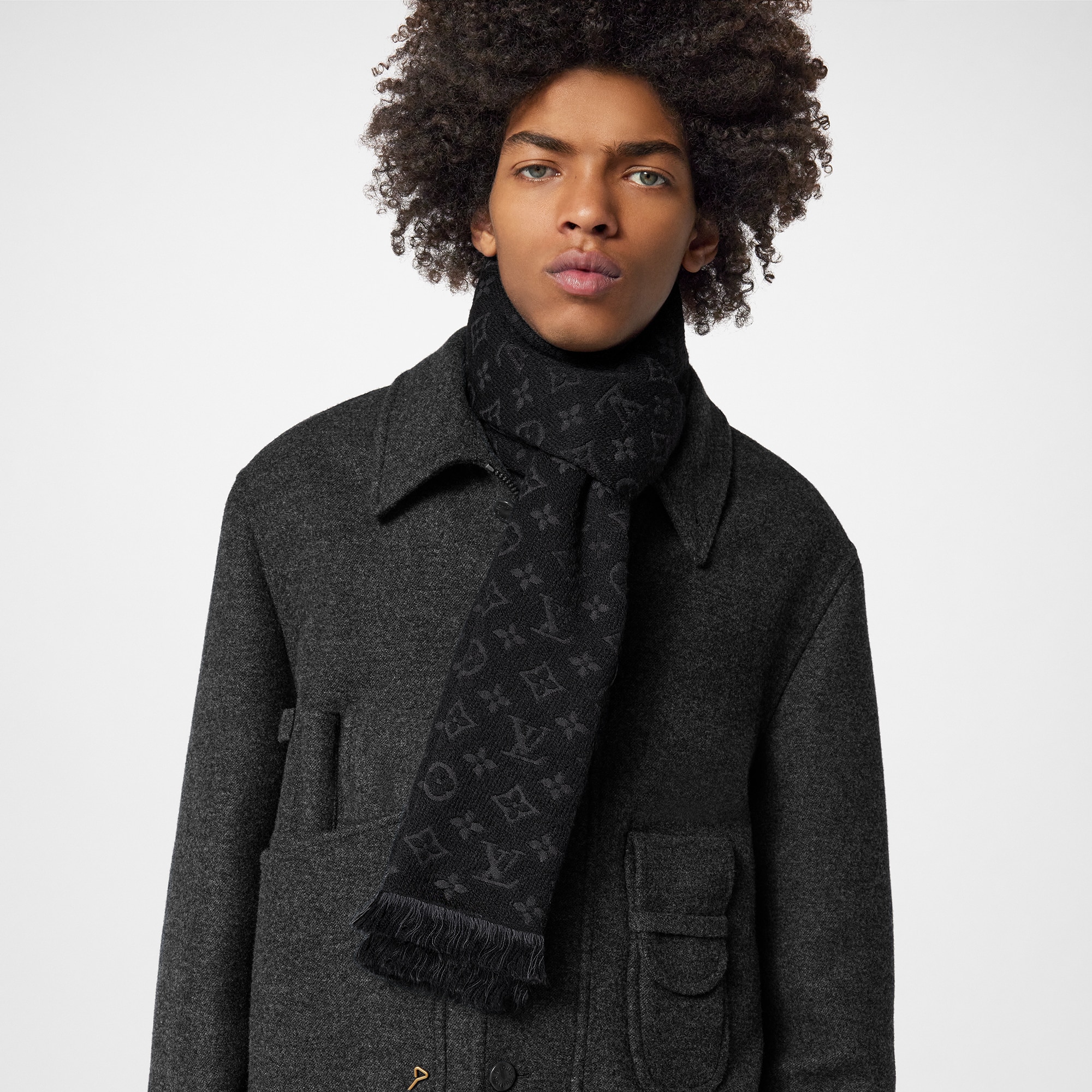 ผ้าพันคอรุ่น Monogram Classic  . in ผู้ชาย