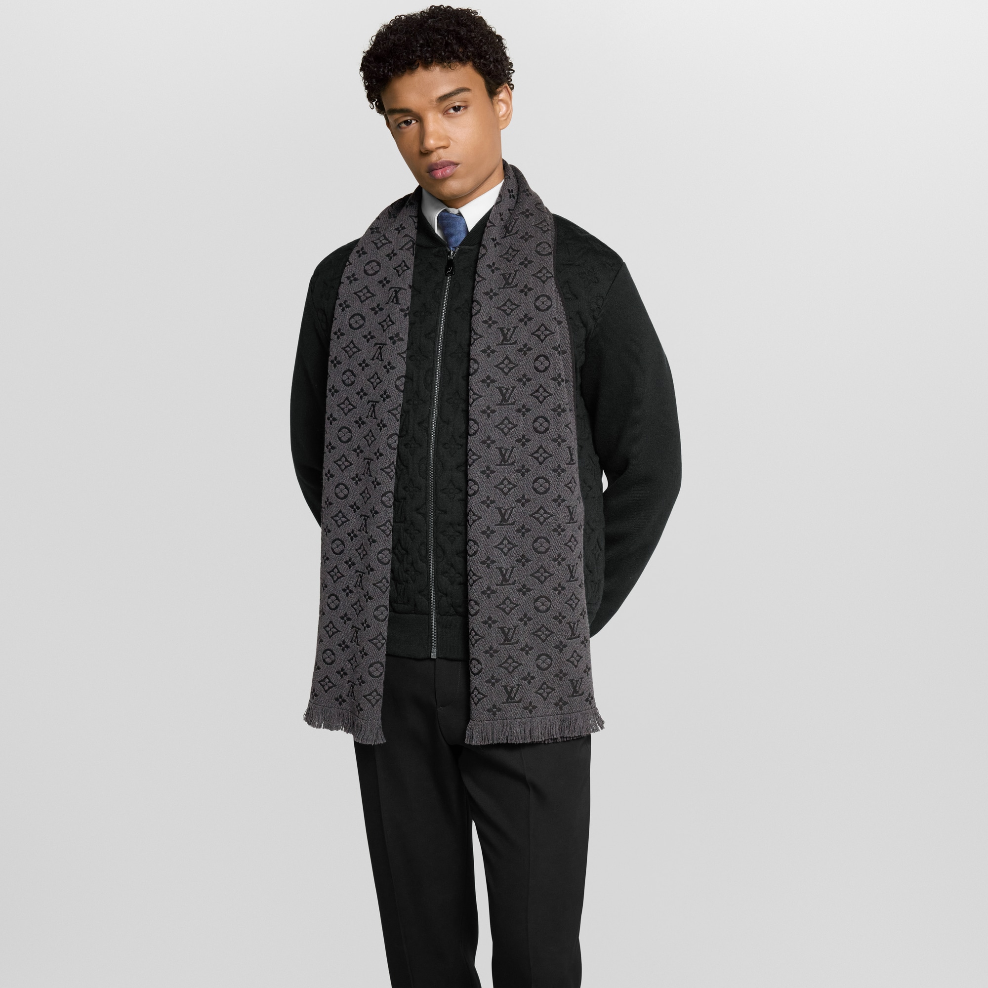 ผ้าพันคอรุ่น Monogram Classic  . in ผู้ชาย