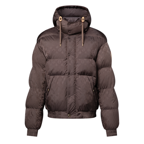 เสื้อแจ็คเก็ตบลูซงบุนวมลาย Monogram in ผู้ชาย's เสื้อผ้า เสื้อโค้ทกันหนาวสำหรับผู้ชาย collections by Louis Vuitton (การย่อ/ขยายผลิตภัณฑ์)