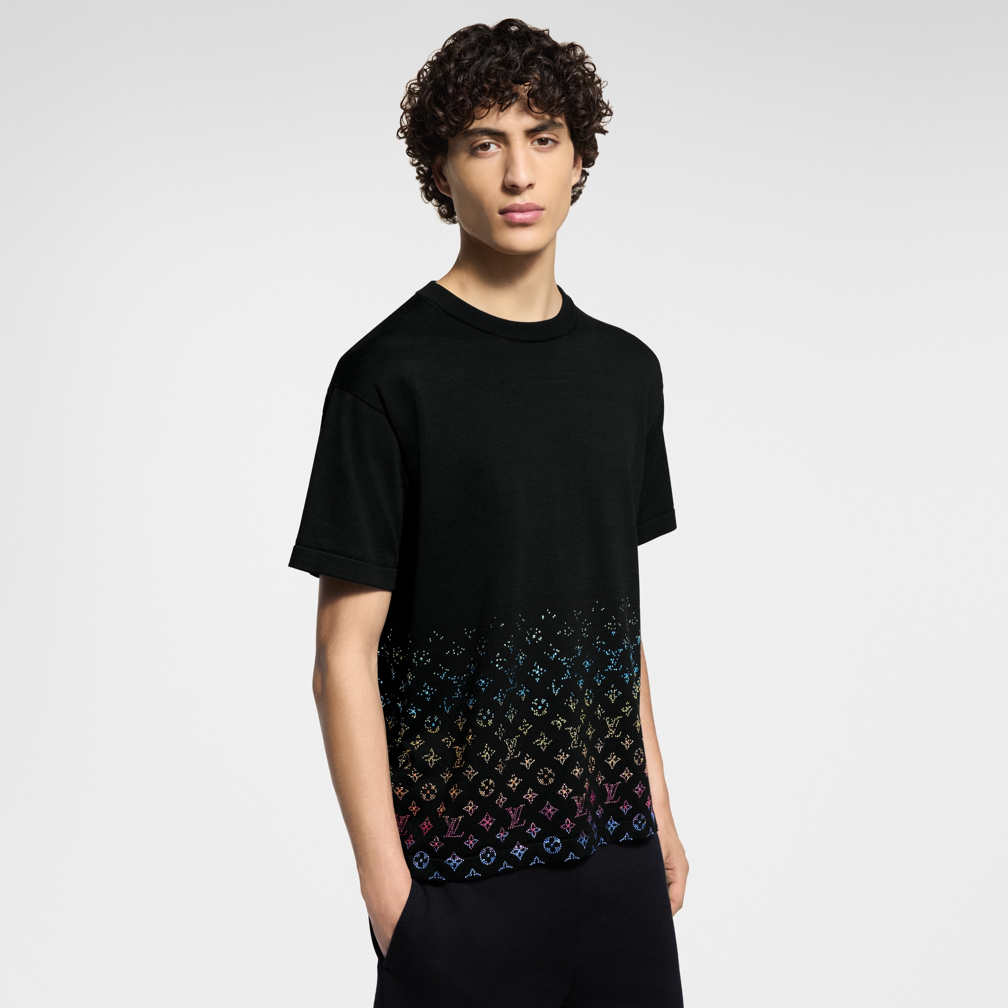 เสื้อคอกลมแขนสั้นตกแต่งลาย Monogram Gradient  in ผู้ชาย