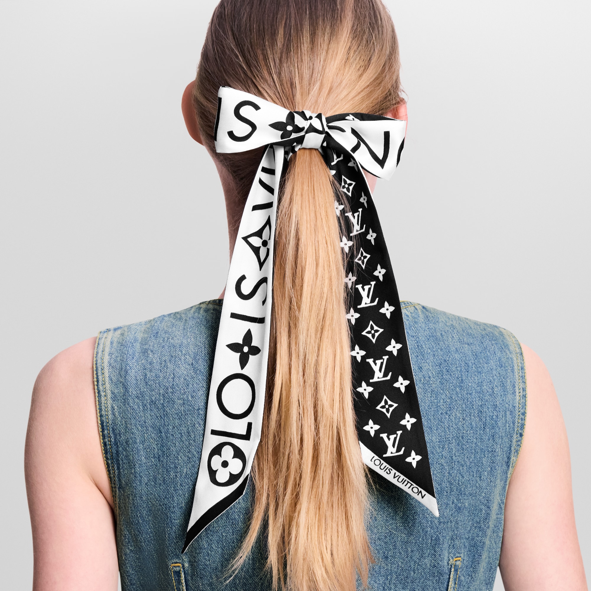 ผ้า BB Bandeau รุ่น Monogram Infinity . in ผู้หญิง