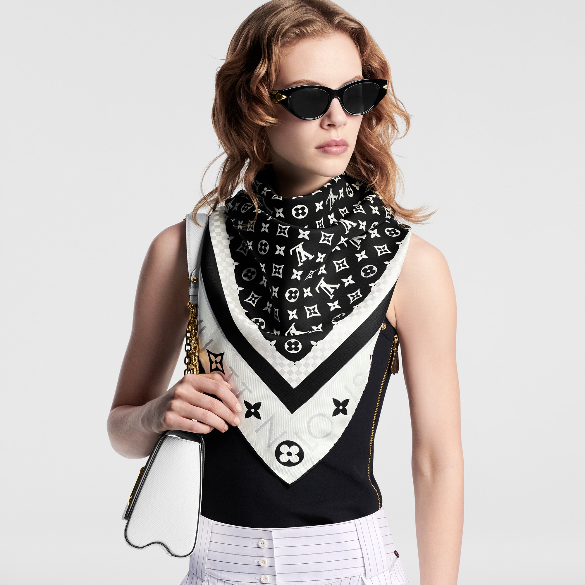 ผ้า Square รุ่น Monogram Infinity 90 . in ผู้หญิง