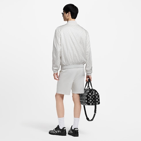 เสื้อแจ็คเก็ตบอมเบอร์เนื้อบางลาย Monogram ใส่ได้ทั้งสองด้าน in ผู้ชาย's เสื้อผ้า เสื้อผ้าสำหรับผู้ชาย collections by Louis Vuitton (การย่อ/ขยายผลิตภัณฑ์)