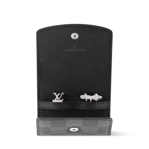 กระดุมข้อมือรุ่น Monogram Row . in ผู้ชาย's แฟชั่นจิวเวลรี่ แฟชั่นจิวเวลรี่ทั้งหมด collections by Louis Vuitton (การย่อ/ขยายผลิตภัณฑ์)