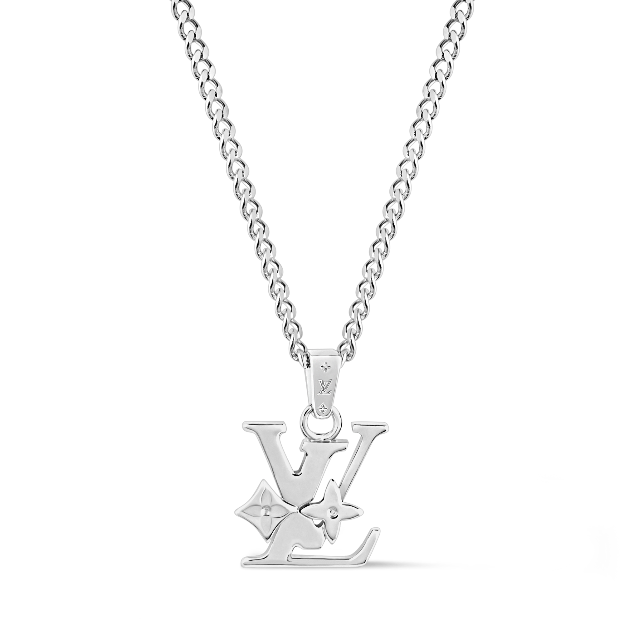 จี้ Monogram Row . in ผู้ชาย