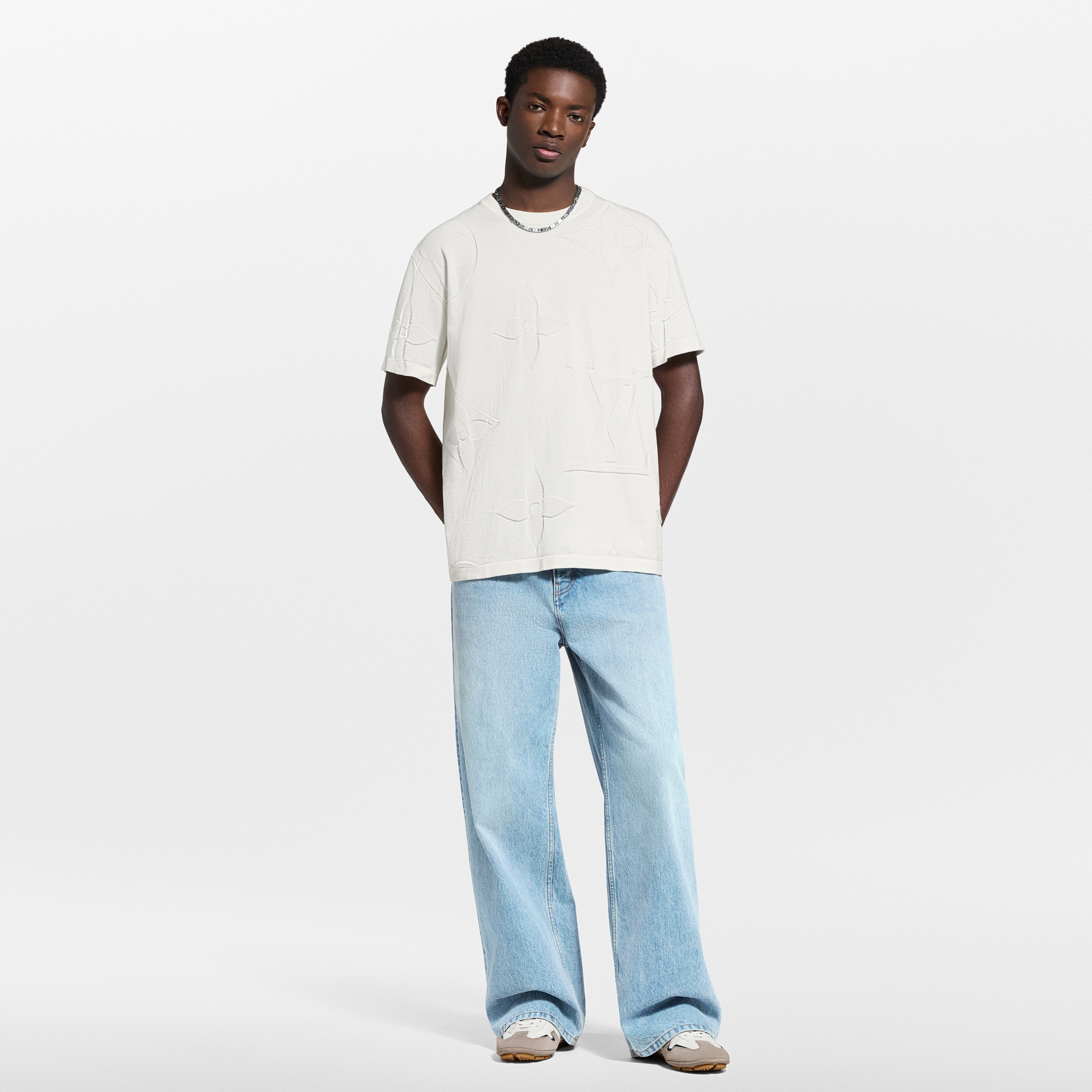 เสื้อคอกลมแขนสั้นผ้าคอตตอนลาย Monogram  in ผู้ชาย