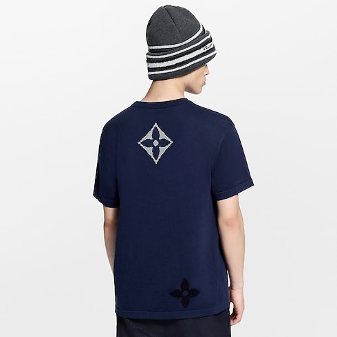 เสื้อคอกลมแขนสั้นผ้านิดลาย Monogram in ผลิตภัณฑ์ใหม่'s สำหรับผู้ชาย LV Ski collections by Louis Vuitton (การย่อ/ขยายผลิตภัณฑ์)