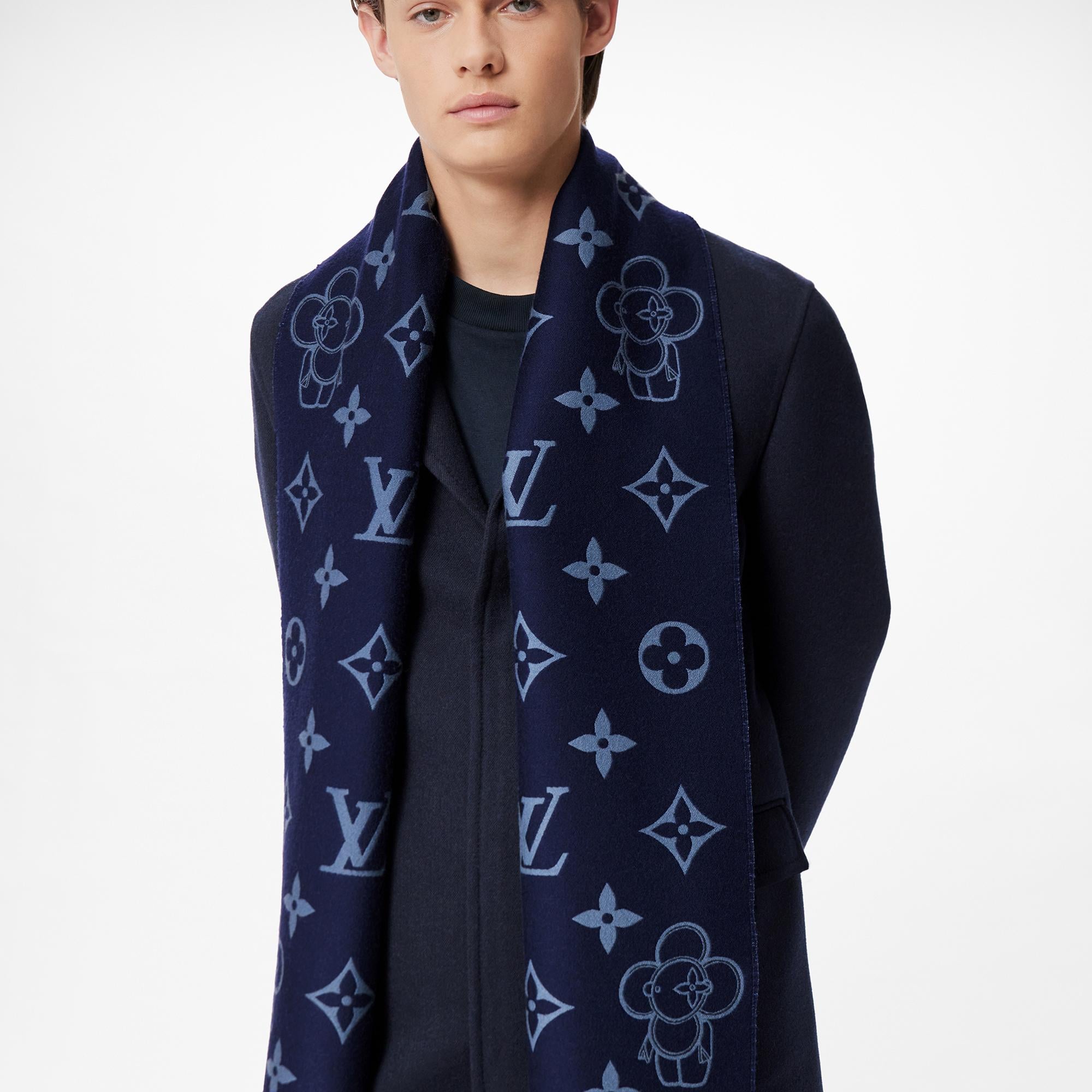 ผ้าพันคอรุ่น Monogram Vivienne . in ผู้ชาย