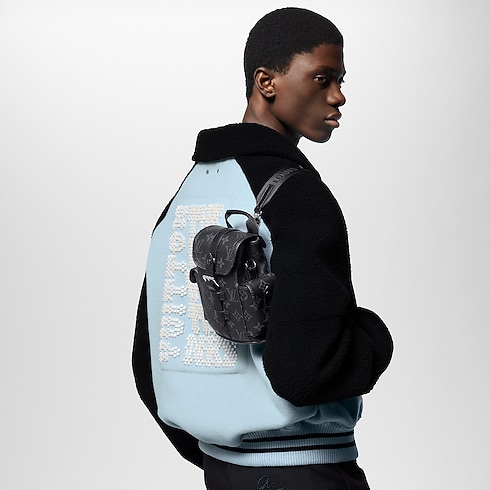 กระเป๋าสะพายหลังรุ่น Nano Christopher Monogram Eclipse in ผู้ชาย's กระเป๋า All Collections collections by Louis Vuitton (การย่อ/ขยายผลิตภัณฑ์)