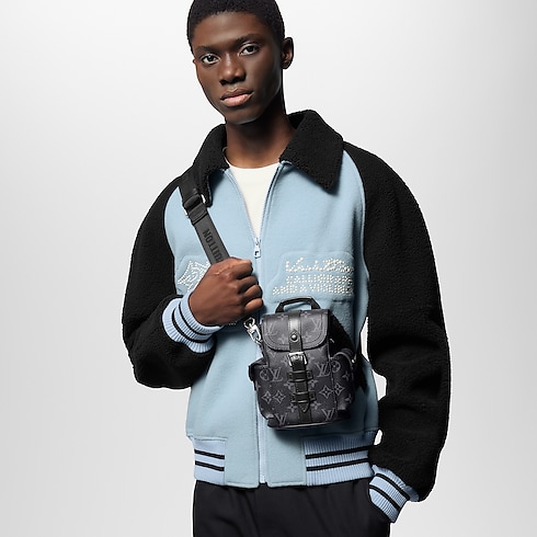 กระเป๋าสะพายหลังรุ่น Nano Christopher Monogram Eclipse in ผู้ชาย's กระเป๋า All Collections collections by Louis Vuitton (การย่อ/ขยายผลิตภัณฑ์)