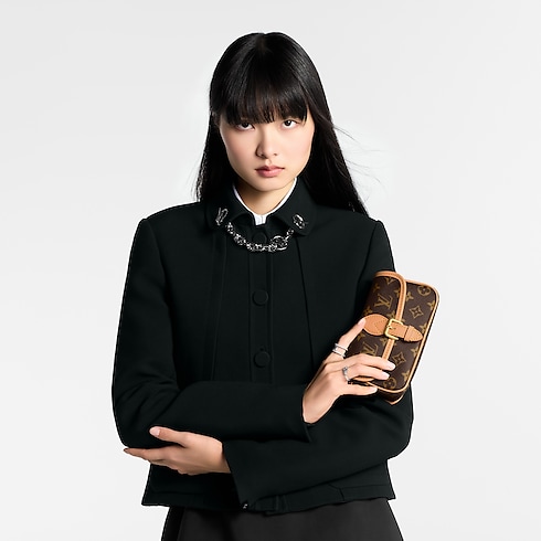 กระเป๋ารุ่น Nano Diane Monogram in ผู้หญิง's กระเป๋าสตางค์และผลิตภัณฑ์เครื่องหนังขนาดเล็ก กระเป๋าสตางค์สะพายข้างสำหรับผู้หญิง collections by Louis Vuitton (การย่อ/ขยายผลิตภัณฑ์)