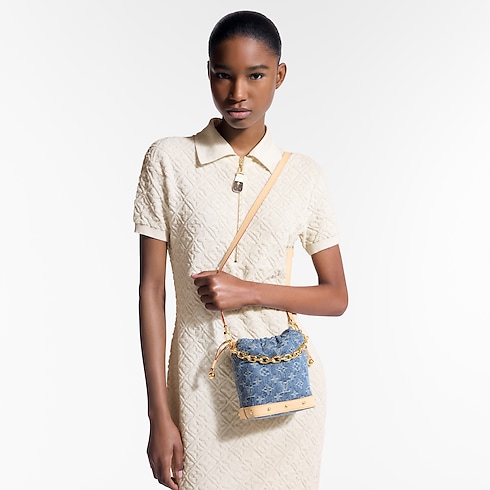 กระเป๋ารุ่น Nano Noé Monogram เดนิม in ผู้หญิง's กระเป๋าสตางค์และผลิตภัณฑ์เครื่องหนังขนาดเล็ก กระเป๋าสตางค์สะพายข้างสำหรับผู้หญิง collections by Louis Vuitton (การย่อ/ขยายผลิตภัณฑ์)