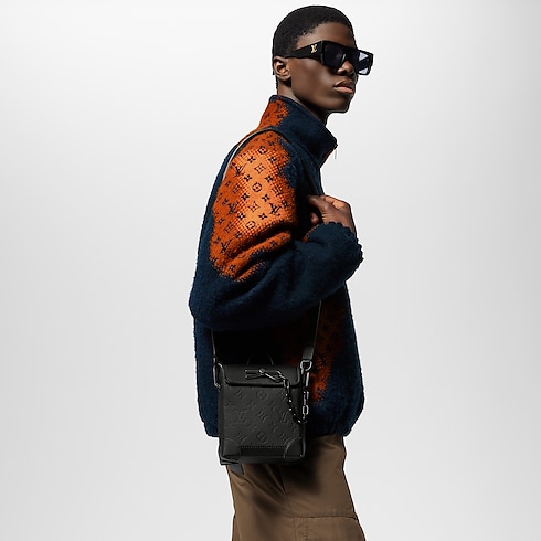 กระเป๋ารุ่น Nano Steamer หนัง Taurillon ลาย Monogram in ผู้ชาย's กระเป๋า All Collections collections by Louis Vuitton (การย่อ/ขยายผลิตภัณฑ์)