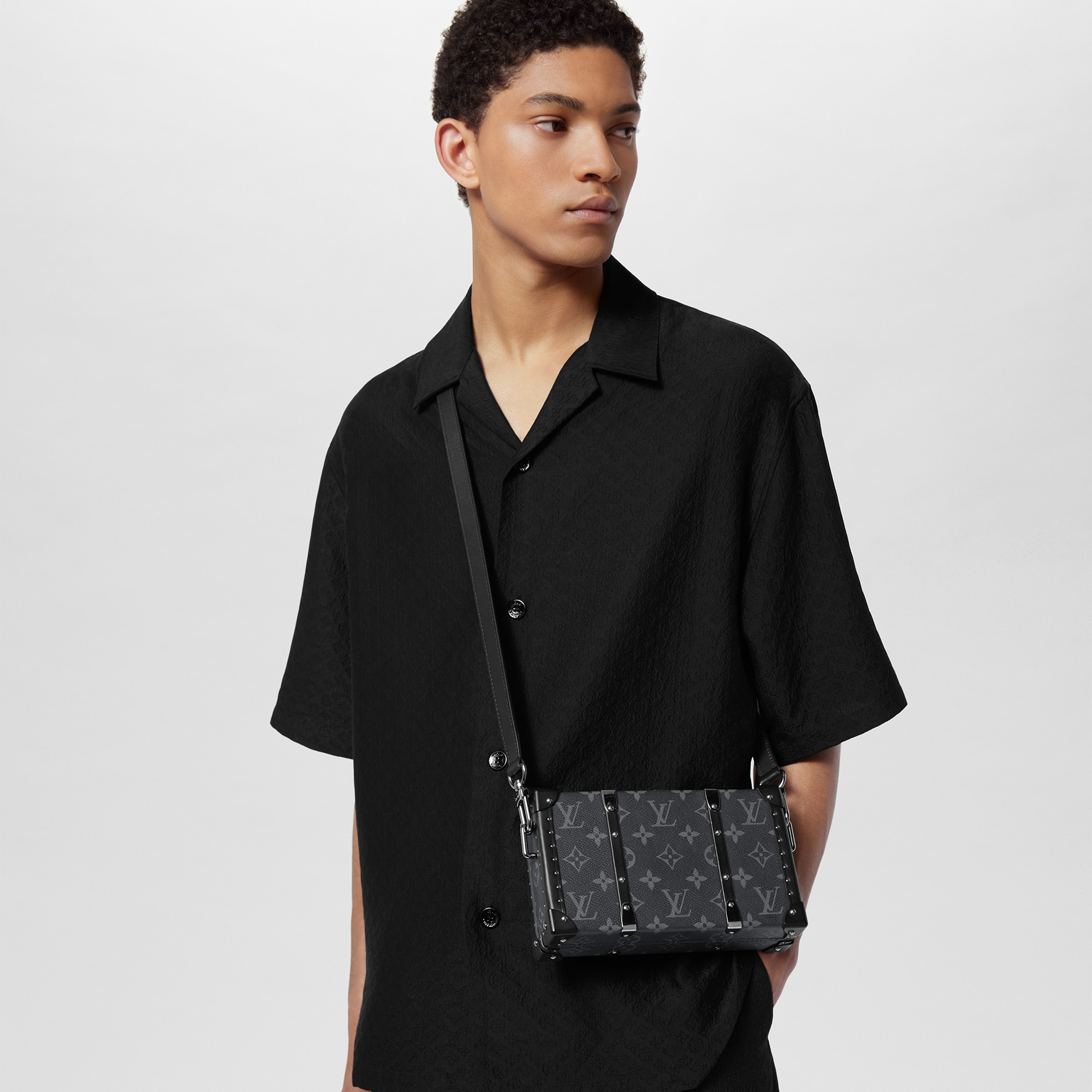 กระเป๋าสตางค์แบบสะพายรุ่น Neo Trunk Monogram Eclipse in ทรังก์ การเดินทาง และ บ้าน