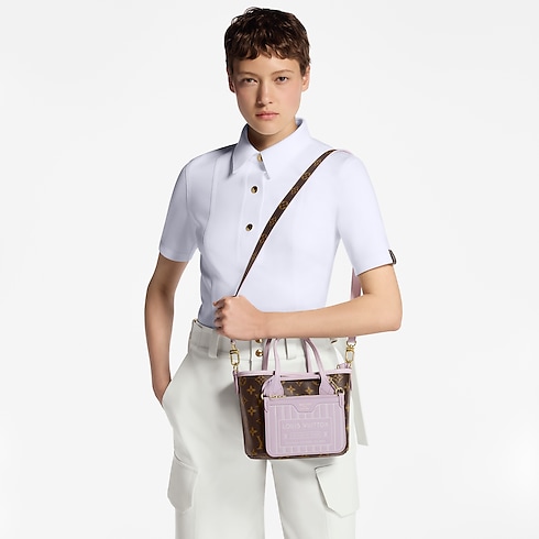 กระเป๋ารุ่น Neverfull Bandoulière Inside Out BB H33 in กระเป๋าและผลิตภัณฑ์เครื่องหนังขนาดเล็ก's สำหรับผู้หญิง ไอคอนิก collections by Louis Vuitton (การย่อ/ขยายผลิตภัณฑ์)