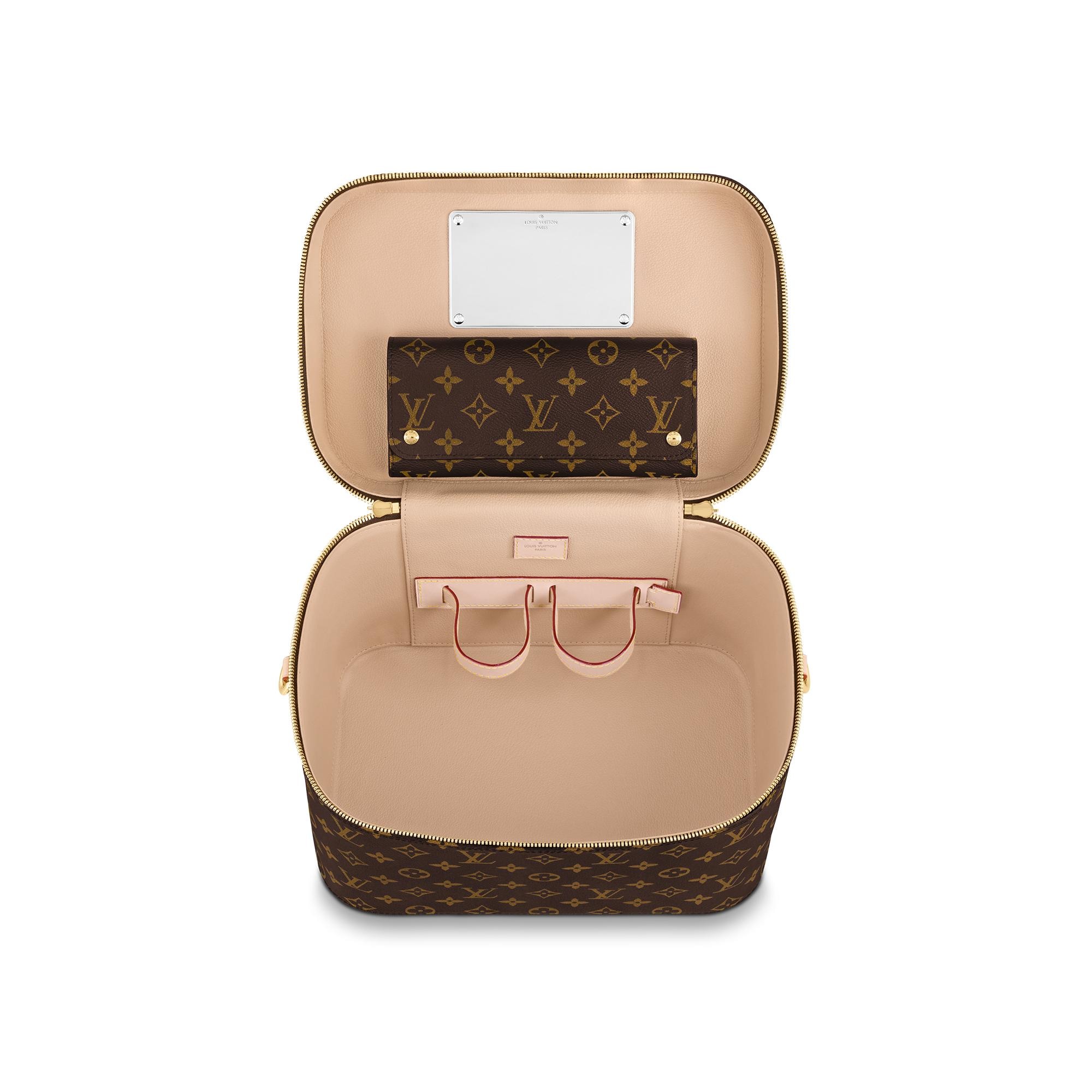 กระเป๋ารุ่น Nice Vanity Monogram แคนวาส in ผู้หญิง