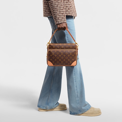 กระเป๋ารุ่น Nil GM G69 in ผู้ชาย's กระเป๋า กระเป๋าสำหรับผู้ชาย collections by Louis Vuitton (การย่อ/ขยายผลิตภัณฑ์)