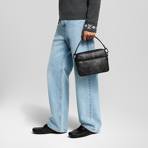 กระเป๋าแมสเซนเจอร์รุ่น Nil D16 in กระเป๋าและผลิตภัณฑ์เครื่องหนังขนาดเล็ก's สำหรับผู้หญิง ใหม่ล่าสุด collections by Louis Vuitton (การย่อ/ขยายผลิตภัณฑ์)