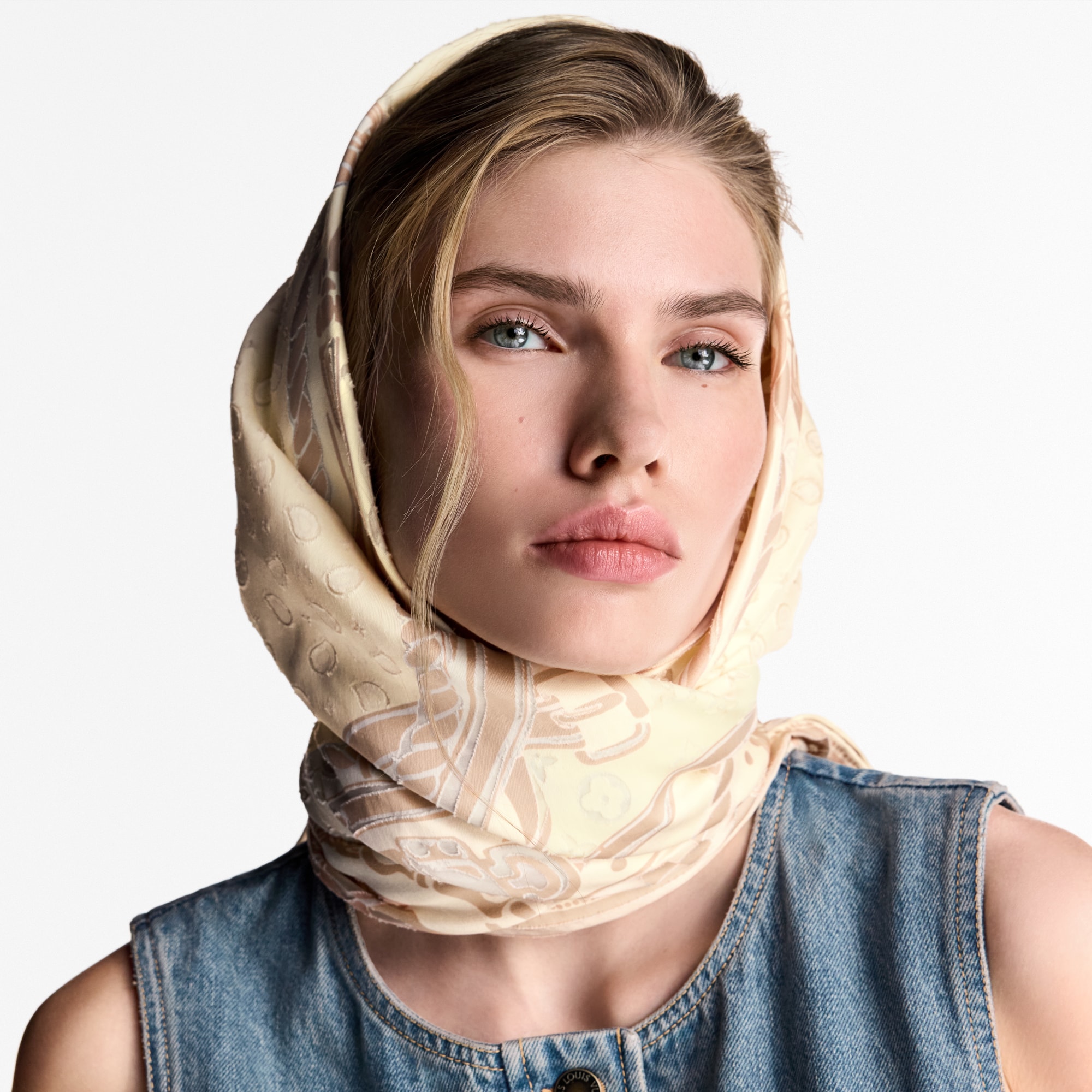 ผ้าคลุมไหล่รุ่น Ocean Bandana . in ผู้หญิง