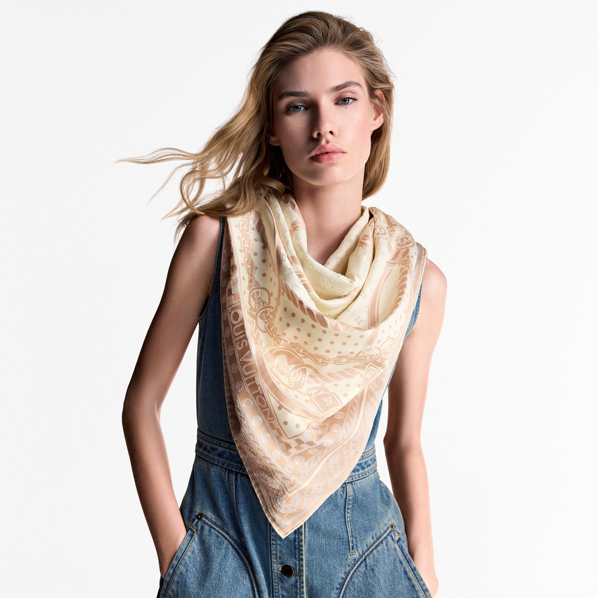 ผ้าคลุมไหล่รุ่น Ocean Bandana . in ผู้หญิง
