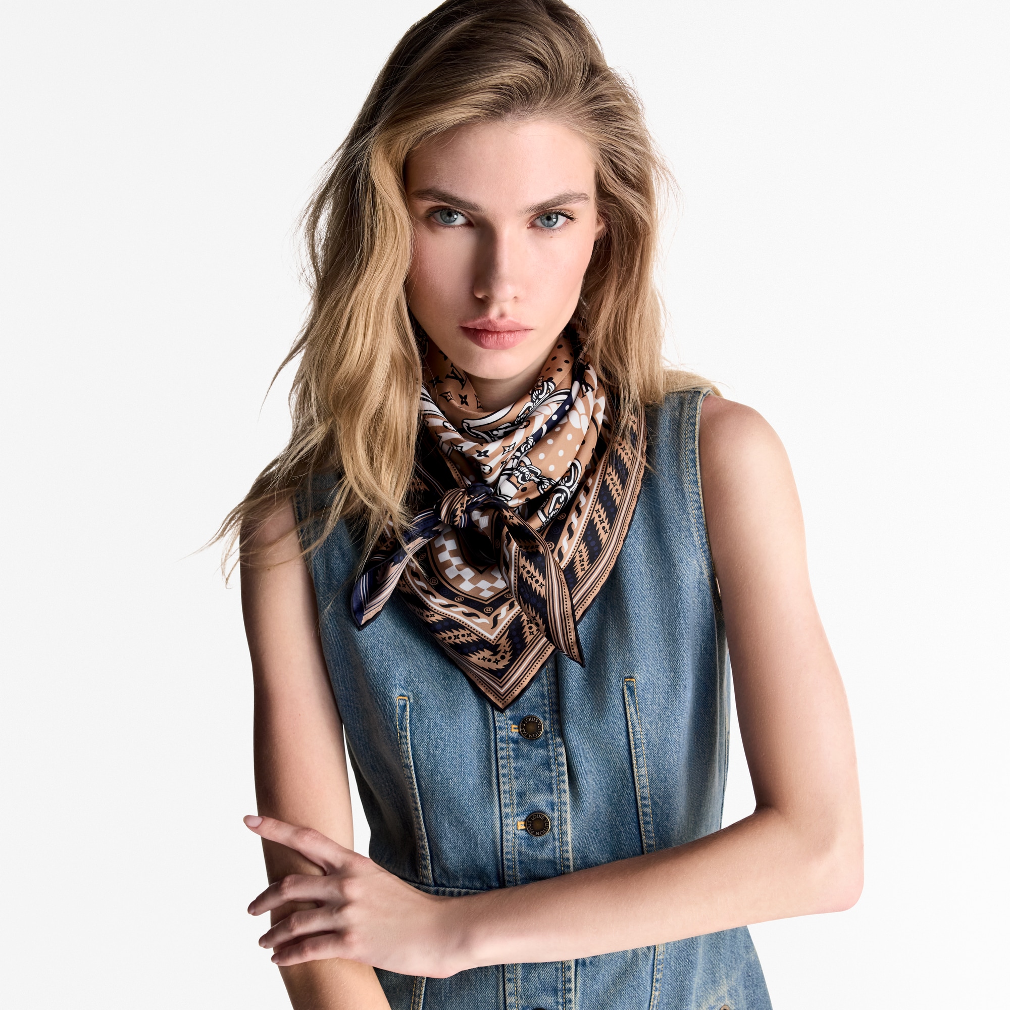 ผ้า Square รุ่น Ocean Bandana 90 . in ผู้หญิง