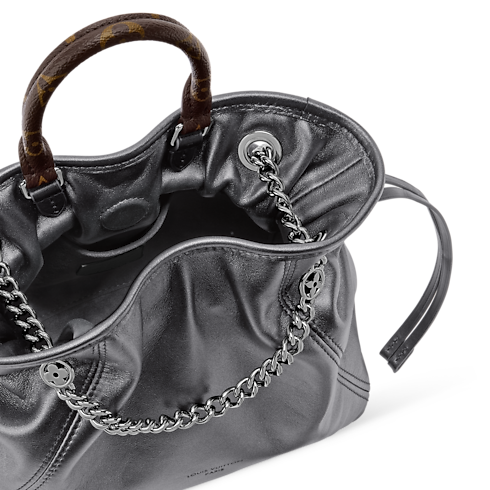 กระเป๋าสะพายหลังรุ่น Off Duty Vibe LV Vibe in ผู้หญิง's กระเป๋าถือ กระเป๋าถือสำหรับผู้หญิง collections by Louis Vuitton (การย่อ/ขยายผลิตภัณฑ์)