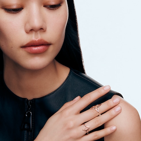 แหวน Open Ring Ombre Blossom พิงค์โกลด์และเพชร in จิวเวลรี่'s หมวดหมู่ แหวน collections by Louis Vuitton (การย่อ/ขยายผลิตภัณฑ์)