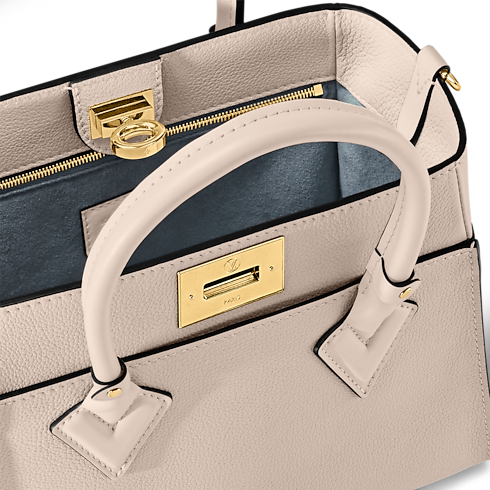 กระเป๋ารุ่น On My Side PM High End ประเภทอื่น in ผู้หญิง's กระเป๋าถือ กระเป๋าถือสำหรับผู้หญิง collections by Louis Vuitton (การย่อ/ขยายผลิตภัณฑ์)