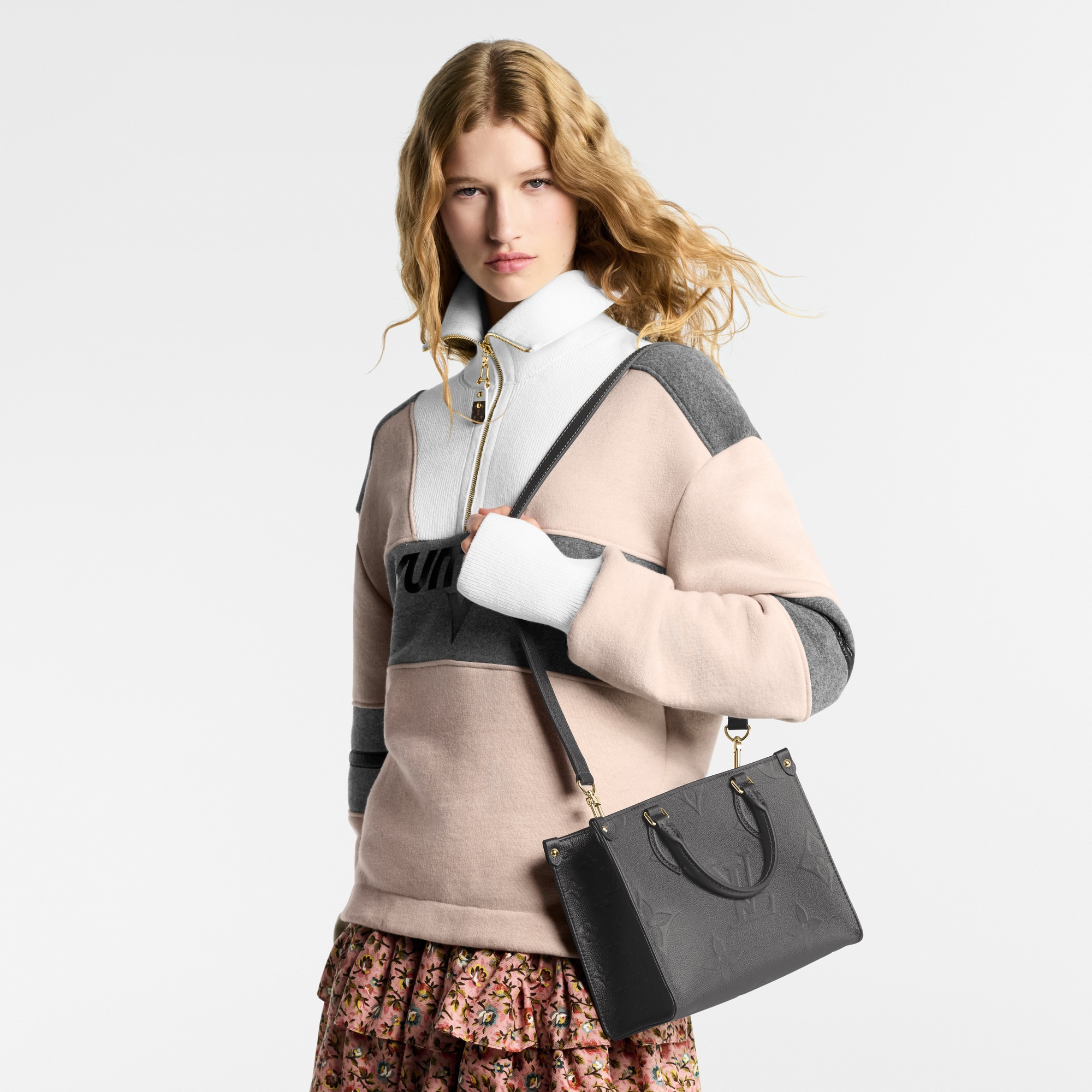 กระเป๋ารุ่น OnTheGo PM Monogram Empreinte in กระเป๋าและผลิตภัณฑ์เครื่องหนังขนาดเล็ก