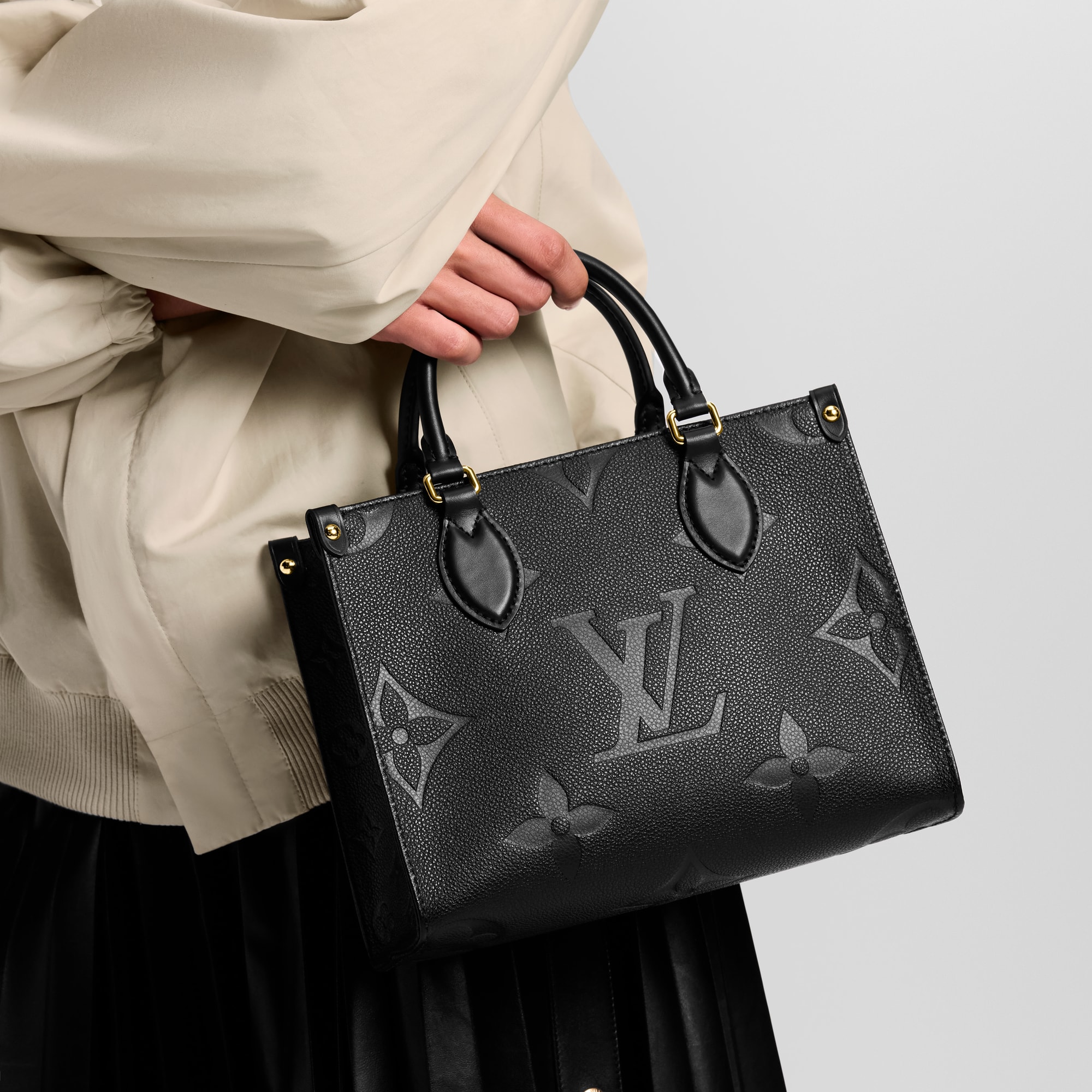 กระเป๋ารุ่น OnTheGo PM Monogram Empreinte in ผู้หญิง