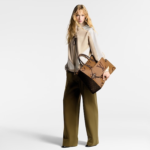 กระเป๋ารุ่น OnTheGo Voyage Monogram Reverse แคนวาส in ผู้หญิง's กระเป๋าถือ กระเป๋าถือสำหรับผู้หญิง collections by Louis Vuitton (การย่อ/ขยายผลิตภัณฑ์)