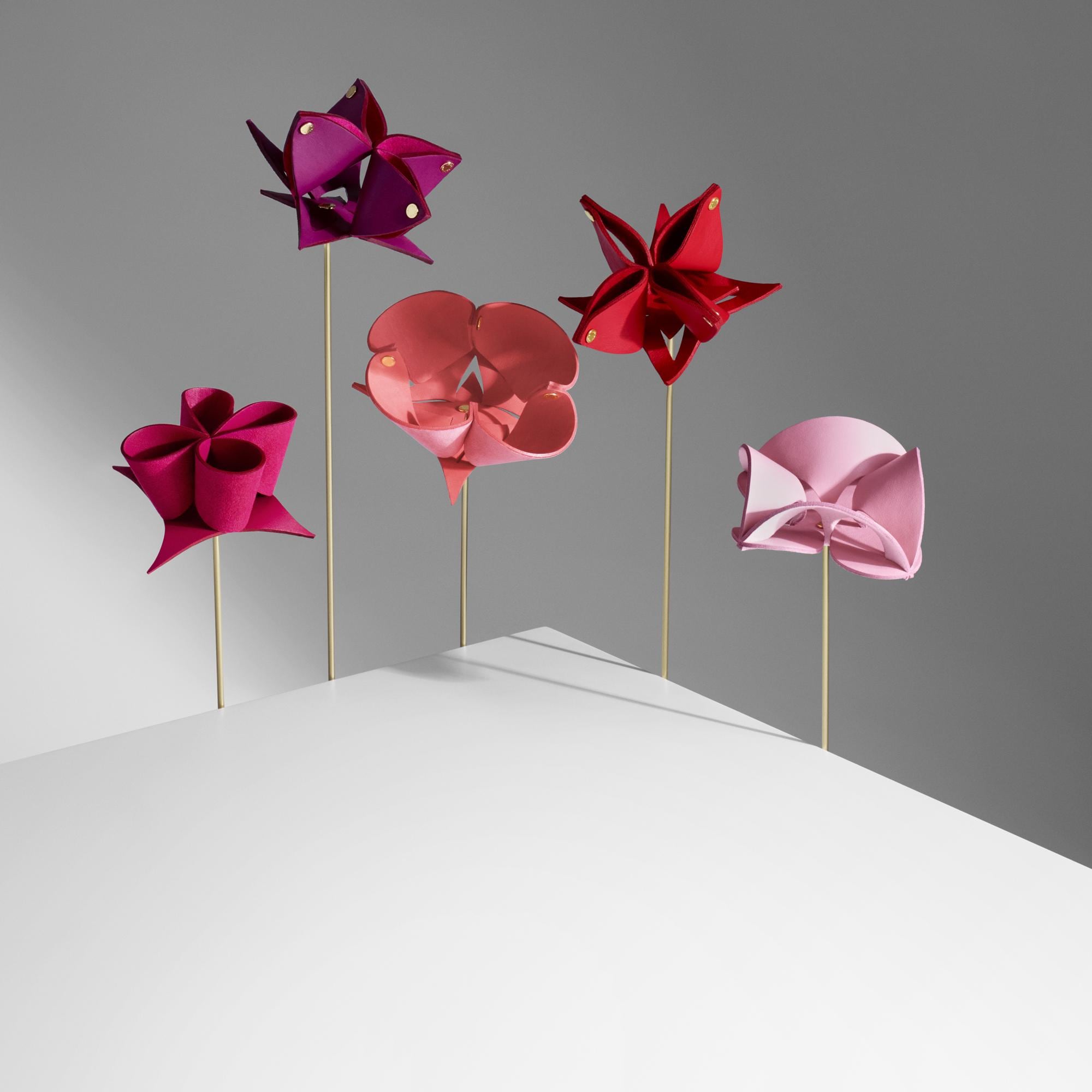 Origami Flowers by Atelier Oï  in ทรังก์ การเดินทาง และ บ้าน