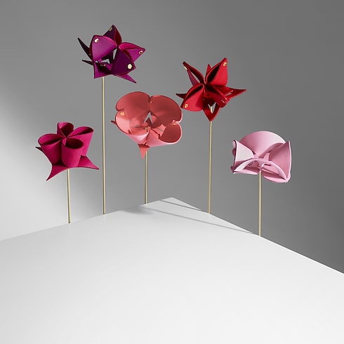 Origami Flowers by Atelier Oï in ทรังก์ การเดินทาง และ บ้าน's บ้านและศิลปะการไดนิ่ง การตกแต่ง collections by Louis Vuitton (การย่อ/ขยายผลิตภัณฑ์)