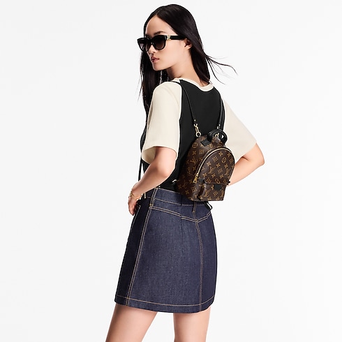 กระเป๋ารุ่น Palm Springs Mini Monogram in ผู้หญิง's กระเป๋าถือ กระเป๋าถือสำหรับผู้หญิง collections by Louis Vuitton (การย่อ/ขยายผลิตภัณฑ์)