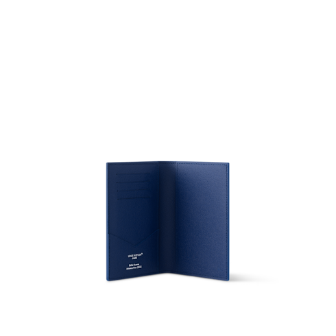 ปกหนังสือเดินทาง Monogram Other in ผู้ชาย's การเดินทางและท่องเที่ยว กระเป๋าเสริมเดินทางสำหรับผู้ชาย collections by Louis Vuitton (การย่อ/ขยายผลิตภัณฑ์)