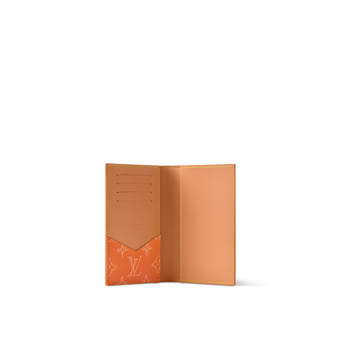 Passport Cover Monogram Other in ผู้ชาย's การเดินทางและท่องเที่ยว กระเป๋าเสริมเดินทางสำหรับผู้ชาย collections by Louis Vuitton (การย่อ/ขยายผลิตภัณฑ์)