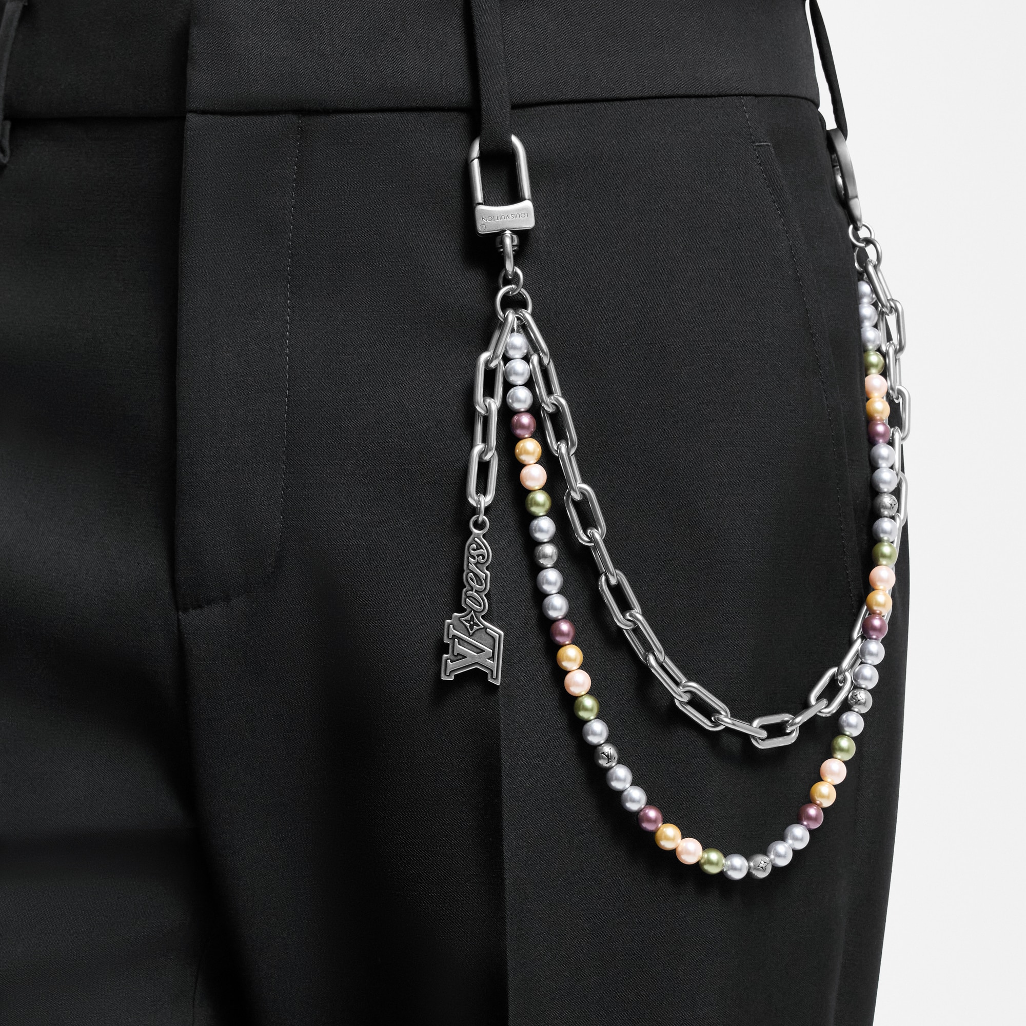 ชาร์มห้อยกระเป๋าและสายโซ่คล้องเข็มขัดรุ่น Pearls . in ผู้ชาย