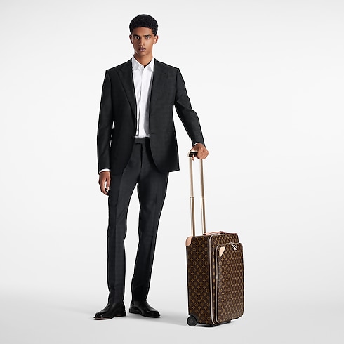 กระเป๋ารุ่น Pégase Monogram in ผู้ชาย's การเดินทางและท่องเที่ยว กระเป๋าเดินทางสำหรับผู้ชาย collections by Louis Vuitton (การย่อ/ขยายผลิตภัณฑ์)