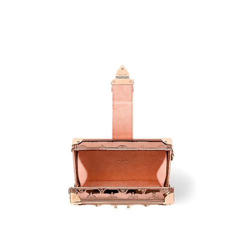 Petite Malle Monogram แคนวาสประเภทอื่น in กระเป๋าและผลิตภัณฑ์เครื่องหนังขนาดเล็ก's สำหรับผู้หญิง ไอคอนิก collections by Louis Vuitton (การย่อ/ขยายผลิตภัณฑ์)