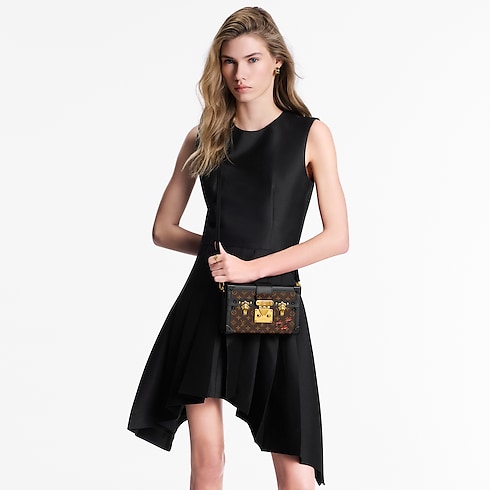 กระเป๋ารุ่น Petite Malle Monogram in ผู้หญิง's กระเป๋าถือ กระเป๋าถือสำหรับผู้หญิง collections by Louis Vuitton (การย่อ/ขยายผลิตภัณฑ์)