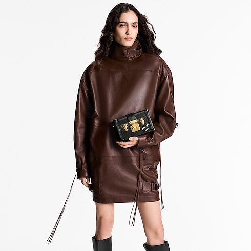 กระเป๋ารุ่น Petite Malle Epi in ผู้หญิง's กระเป๋าถือ กระเป๋าถือสำหรับผู้หญิง collections by Louis Vuitton (การย่อ/ขยายผลิตภัณฑ์)