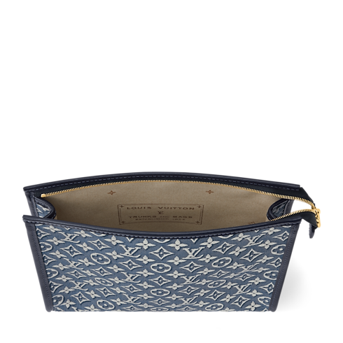 กระเป๋ารุ่น Poche Toilette Monogram แคนวาสประเภทอื่น in ทรังก์ การเดินทาง และ บ้าน's กระเป๋าเดินทางและกระเป๋าเดินทางล้อลาก แอคเซสเซอรี่สำหรับเดินทาง collections by Louis Vuitton (การย่อ/ขยายผลิตภัณฑ์)