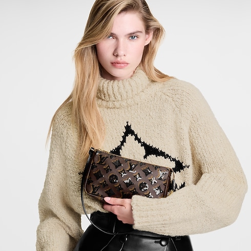 กระเป๋ารุ่น Pochette Accessoires Monogram แคนวาสประเภทอื่น in ผู้หญิง's กระเป๋าสตางค์และผลิตภัณฑ์เครื่องหนังขนาดเล็ก กระเป๋าสตางค์สะพายข้างสำหรับผู้หญิง collections by Louis Vuitton (การย่อ/ขยายผลิตภัณฑ์)