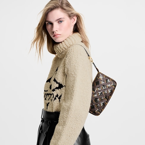 กระเป๋ารุ่น Pochette Accessoires Monogram แคนวาสประเภทอื่น in ผู้หญิง's กระเป๋าสตางค์และผลิตภัณฑ์เครื่องหนังขนาดเล็ก กระเป๋าสตางค์สะพายข้างสำหรับผู้หญิง collections by Louis Vuitton (การย่อ/ขยายผลิตภัณฑ์)