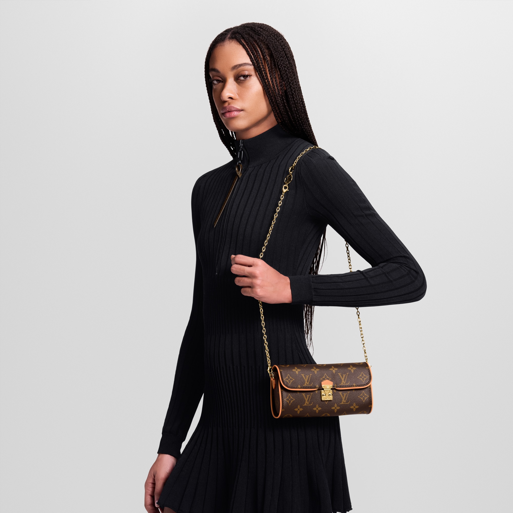 กระเป๋ารุ่น Pochette Camille Monogram in ผู้หญิง