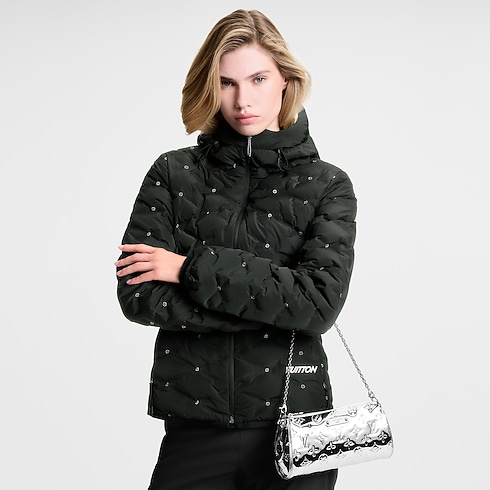 กระเป๋ารุ่น Pochette Eva Monogram แคนวาสประเภทอื่น in ผู้หญิง's กระเป๋าสตางค์และผลิตภัณฑ์เครื่องหนังขนาดเล็ก กระเป๋าสตางค์สะพายข้างสำหรับผู้หญิง collections by Louis Vuitton (การย่อ/ขยายผลิตภัณฑ์)