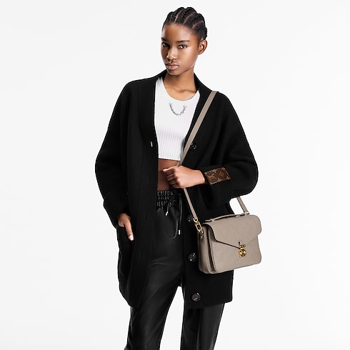 กระเป๋ารุ่น Pochette Métis Monogram Empreinte in ผู้หญิง's กระเป๋าถือ กระเป๋าถือสำหรับผู้หญิง collections by Louis Vuitton (การย่อ/ขยายผลิตภัณฑ์)